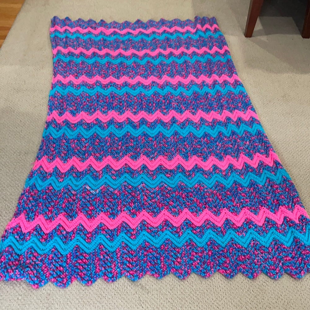 4 X 6 feet Knitted Throw Blanket - Picture 1 of 2